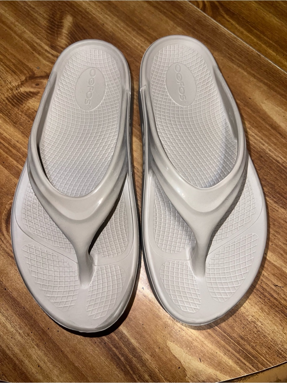 OOFOS Women’s OOlala Thong Sandal — White/Cream